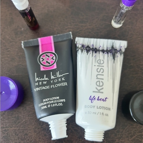 3/30$ Assorted Fragrance and Skincare Set MINI - Picture 2 of 3